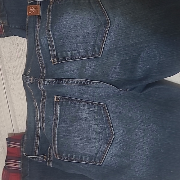 Sneakpeek Boyfriend 9 - Picture 6 of 7